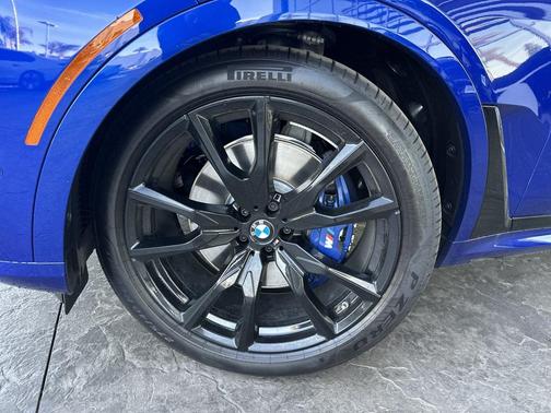 2025 BMW X7 M60i