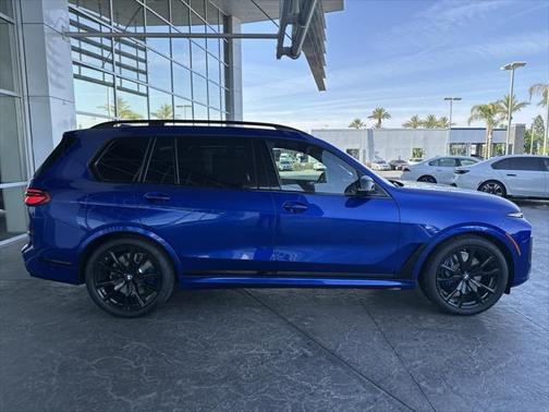 2025 BMW X7 M60i