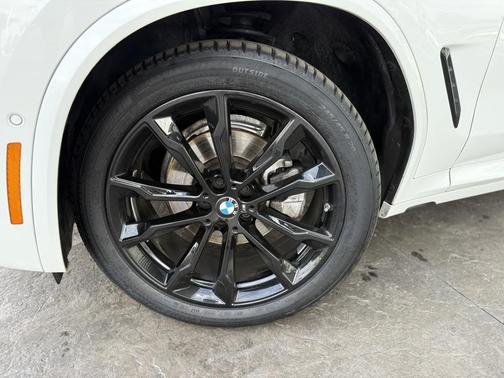 2025 BMW X4 xDrive30i