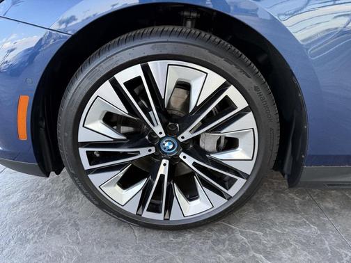 2025 BMW i5 eDrive40