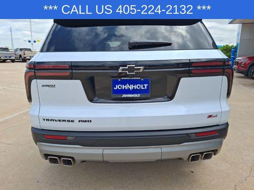 Polar White Tricoat 2026 Chevrolet Traverse AWD Z71