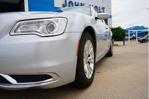 2020 Chrysler 300 Touring