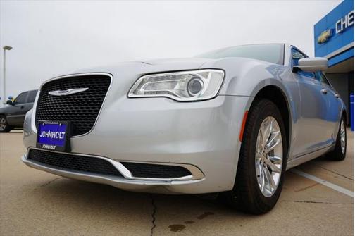 2020 Chrysler 300 Touring