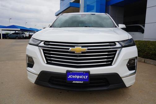 Iridescent Pearl Tricoat 2023 Chevrolet Traverse Premier