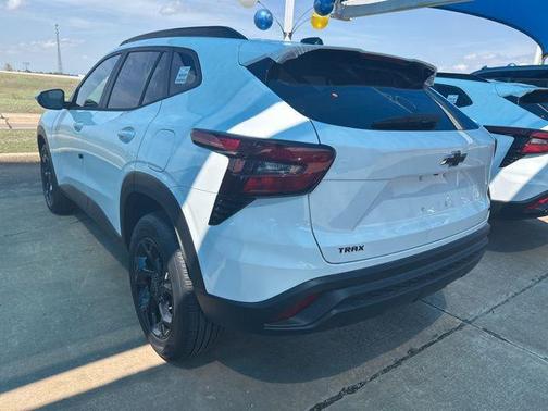 Summit White 2026 Chevrolet Trax LT