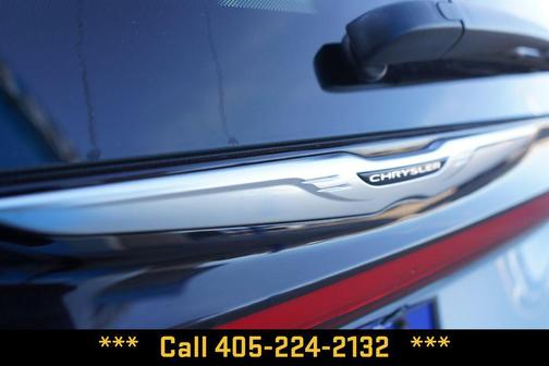 Bright White Clearcoat 2025 Chrysler Pacifica L