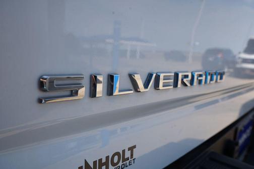 Summit White 2025 Chevrolet Silverado 2500 Custom