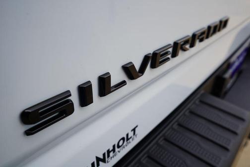 Summit White 2026 Chevrolet Silverado 2500 LT
