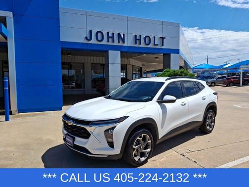 Summit White 2024 Chevrolet Trax LT