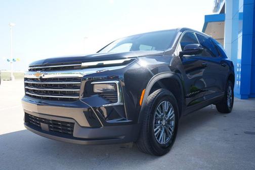 Mosaic Black Metallic 2025 Chevrolet Traverse LT