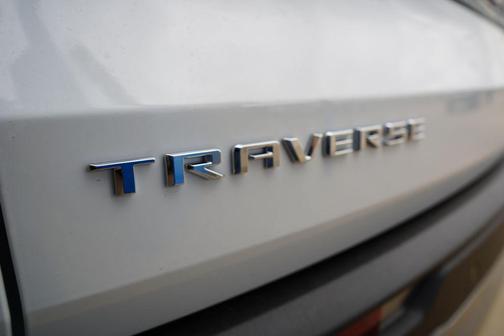 Summit White 2026 Chevrolet Traverse LT