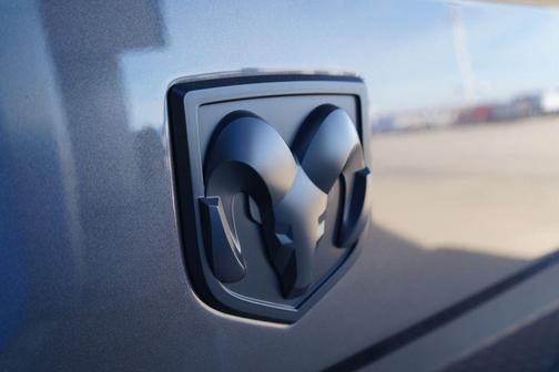 2024 RAM 1500 Classic Warlock Crew Cab 4x4 5'7' Box