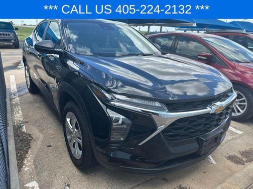 Mosaic Black Metallic 2025 Chevrolet Trax LS