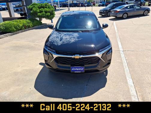 Mosaic Black Metallic 2025 Chevrolet Trax LS
