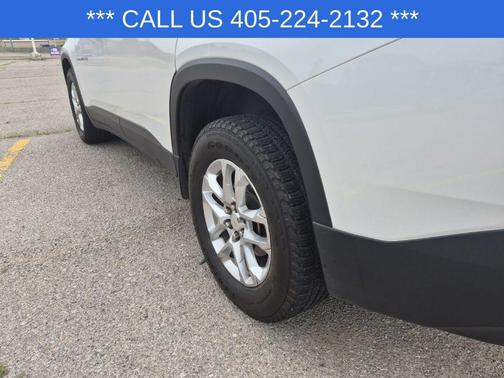 Iridescent Pearl Tricoat 2019 Chevrolet Traverse LT Cloth