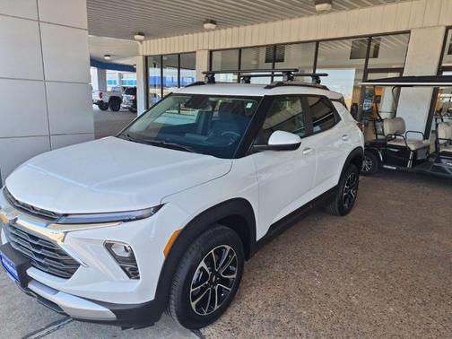 Summit White 2026 Chevrolet Trailblazer LT