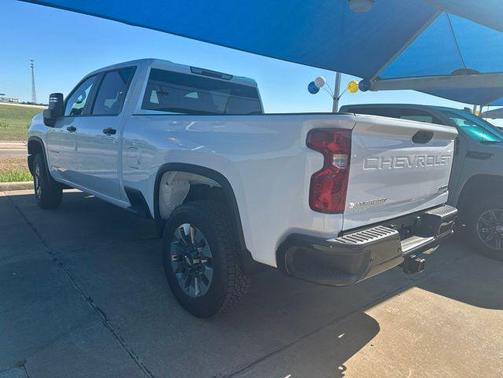Summit White 2026 Chevrolet Silverado 2500 Custom