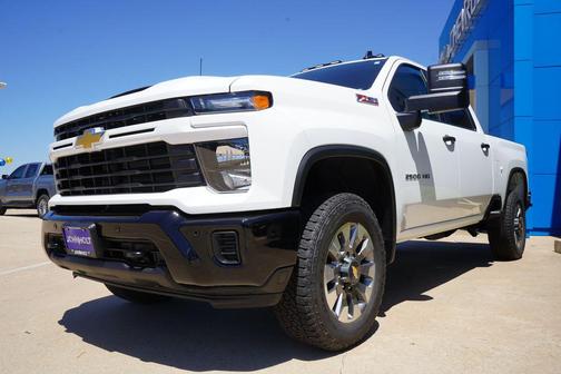 Summit White 2026 Chevrolet Silverado 2500 Custom