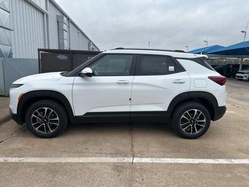 Summit White 2026 Chevrolet Trailblazer LT