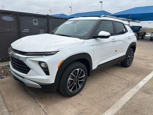 Summit White 2026 Chevrolet Trailblazer LT