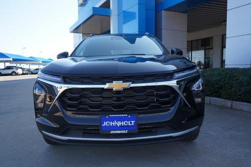 Black Metallic 2026 Chevrolet Trax LT