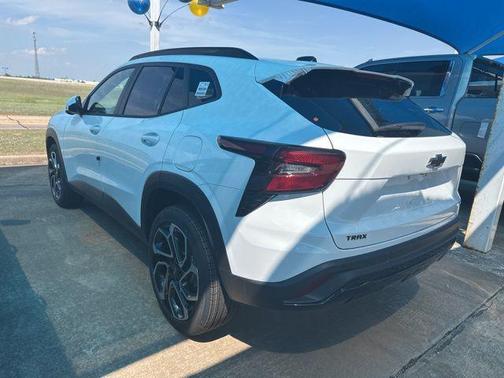 Summit White 2026 Chevrolet Trax FWD 2RS