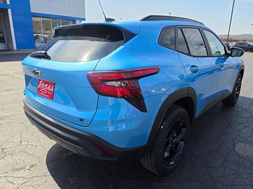 Marina Blue Metallic 2026 Chevrolet Trax LT