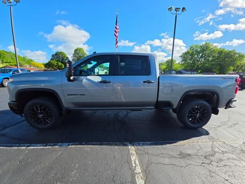 Sterling Gray Metallic 2026 Chevrolet Silverado 2500 Custom