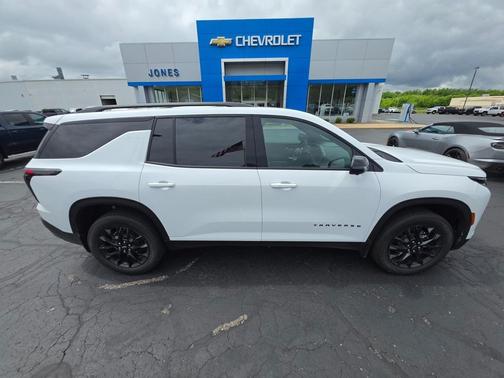 Summit White 2026 Chevrolet Traverse LT
