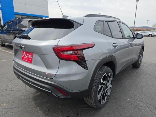 Sterling Gray Metallic 2026 Chevrolet Trax FWD 2RS