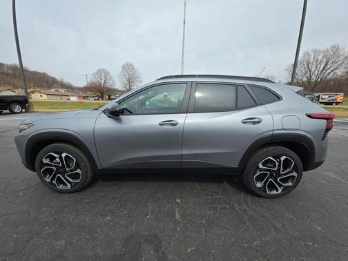 Sterling Gray Metallic 2026 Chevrolet Trax FWD 2RS