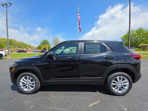 Mosaic Black Metallic 2026 Chevrolet Trailblazer LS