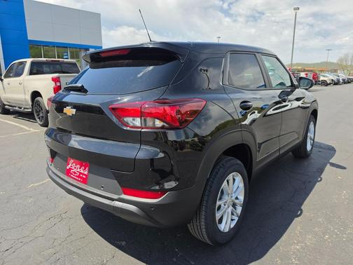 Mosaic Black Metallic 2026 Chevrolet Trailblazer LS