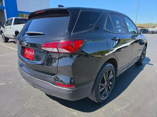Mosaic Black Metallic 2024 Chevrolet Equinox LS