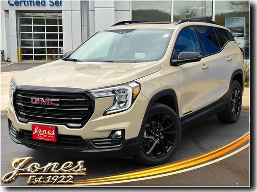 Desert Sand Metallic 2023 GMC Terrain SLT