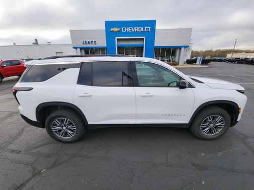 2025 Chevrolet Traverse LT