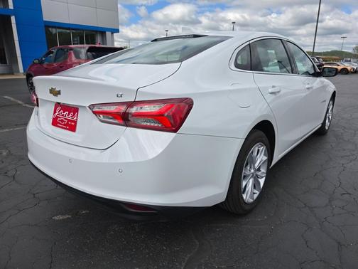 Summit White 2021 Chevrolet Malibu LT