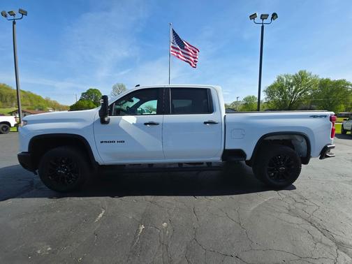 Black 2025 Chevrolet Silverado 2500 Custom