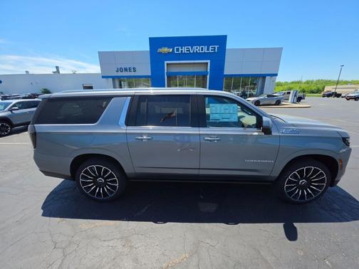 Sterling Gray Metallic 2026 Chevrolet Suburban High Country, 4WD