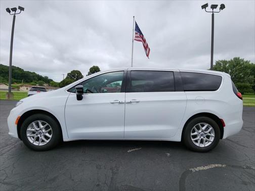 2024 Chrysler Pacifica Touring