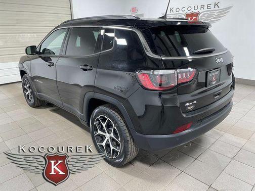 Diamond Black Crystal Pearlcoat 2024 Jeep Compass Limited
