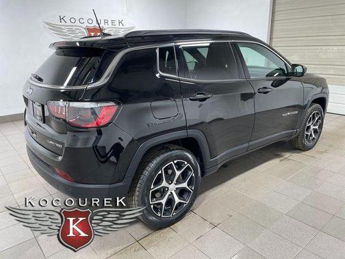 Diamond Black Crystal Pearlcoat 2024 Jeep Compass Limited