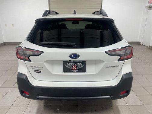 Crystal White Pearl 2023 Subaru Outback Premium