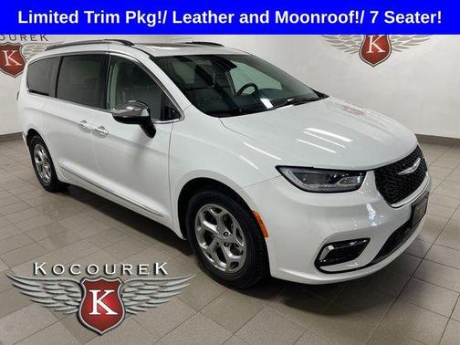 Bright White Clearcoat 2023 Chrysler Pacifica Limited