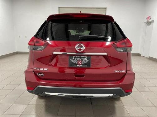 Photo 5 of 27 of 2019 Nissan Rogue SV