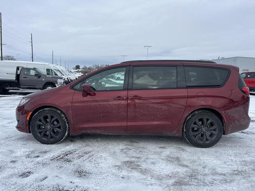 2020 Chrysler Pacifica Touring-L Plus