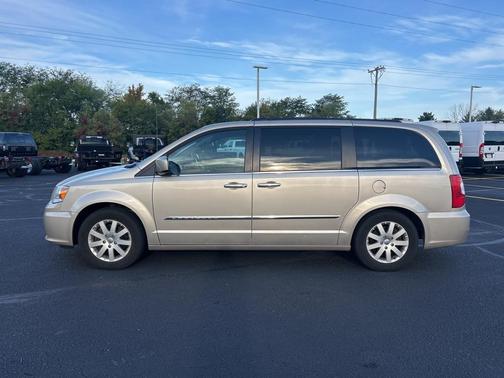 2016 Chrysler Town & Country Touring
