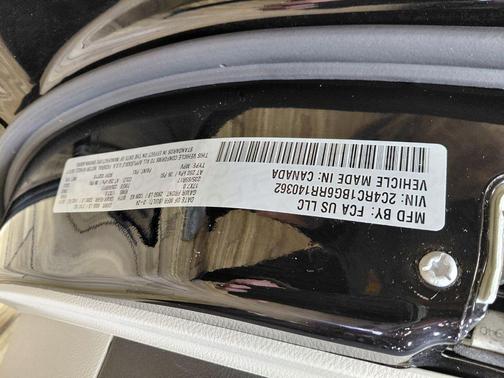 Diamond Black Crystal Pearlcoat 2024 Chrysler Pacifica Touring L
