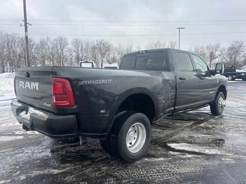 2026 RAM 3500 Laramie Crew Cab 4x4 8' Box
