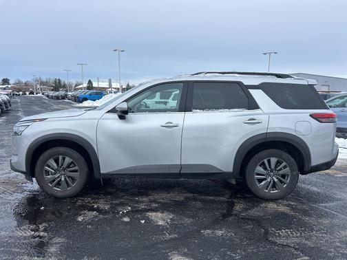 2024 Nissan Pathfinder SV 4WD